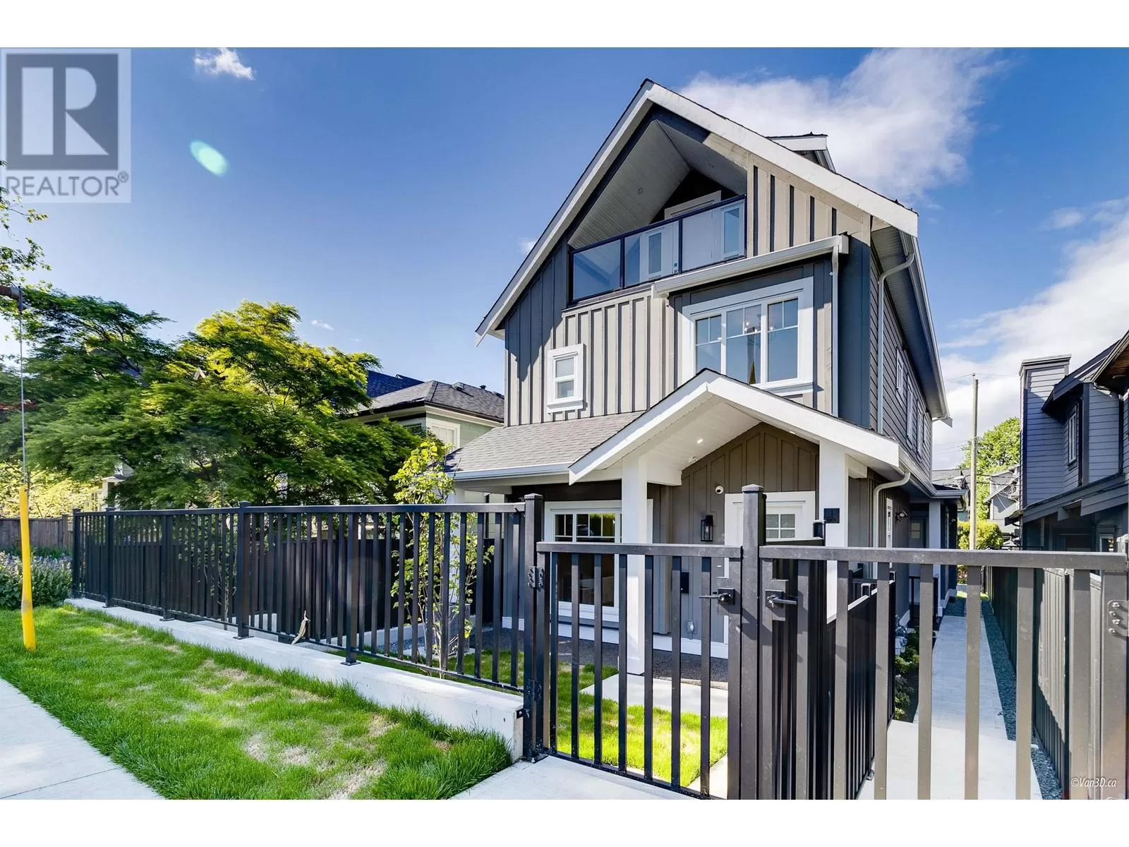 Duplex for rent: 1 1809 E 15th Avenue, Vancouver, British Columbia V5N 2G2