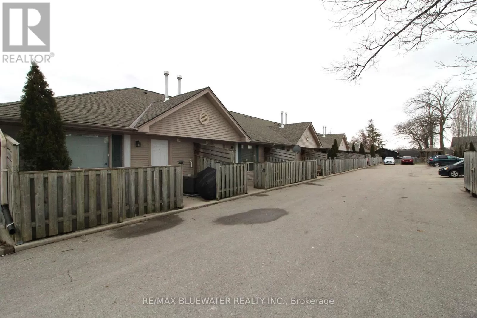 Apartment for rent: 1 - 8 Oak Street, Lambton Shores, Ontario N0M 1T0