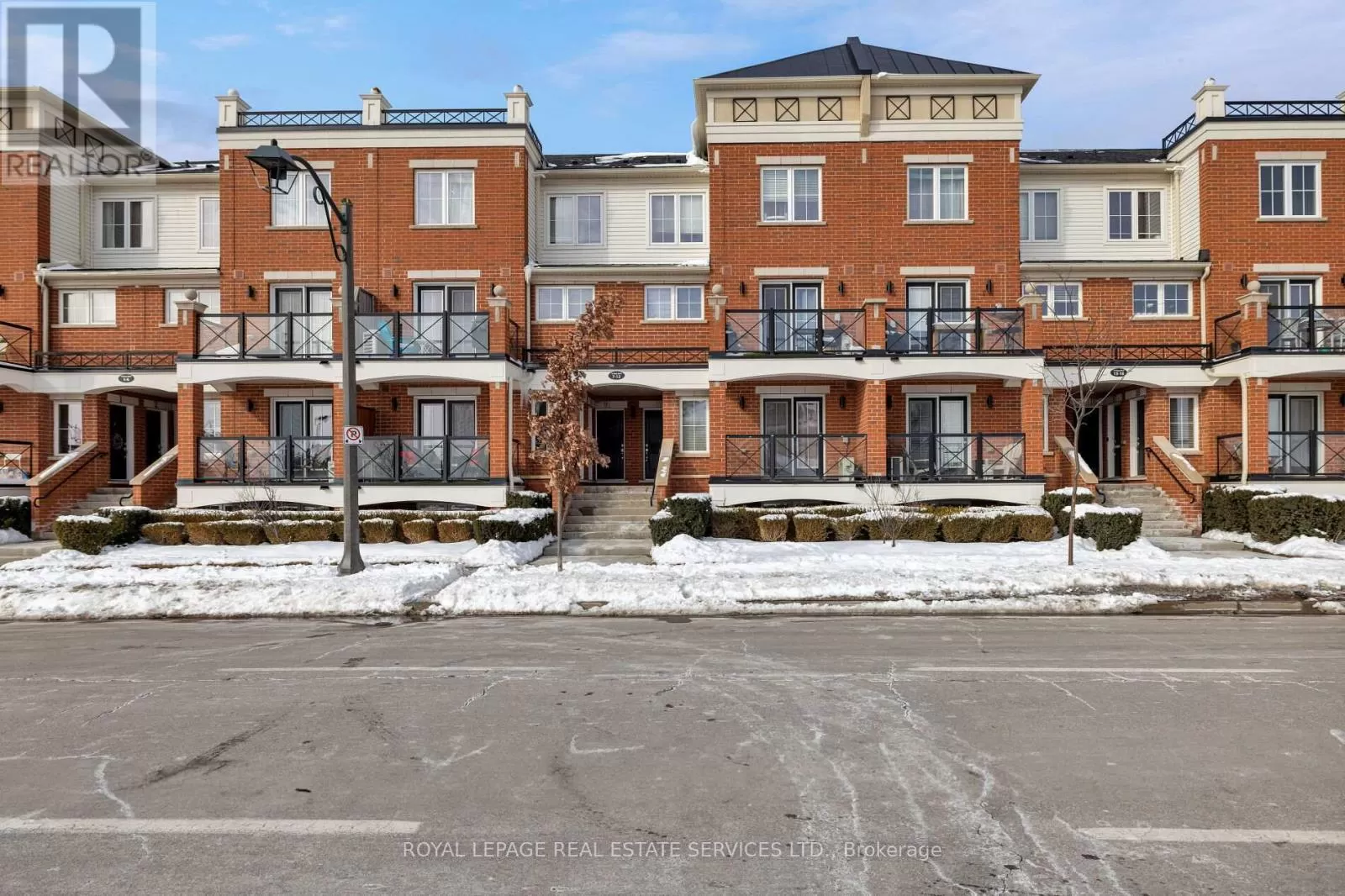 Row / Townhouse for rent: 10 - 15 Hays Boulevard, Oakville, Ontario L6H 0H8