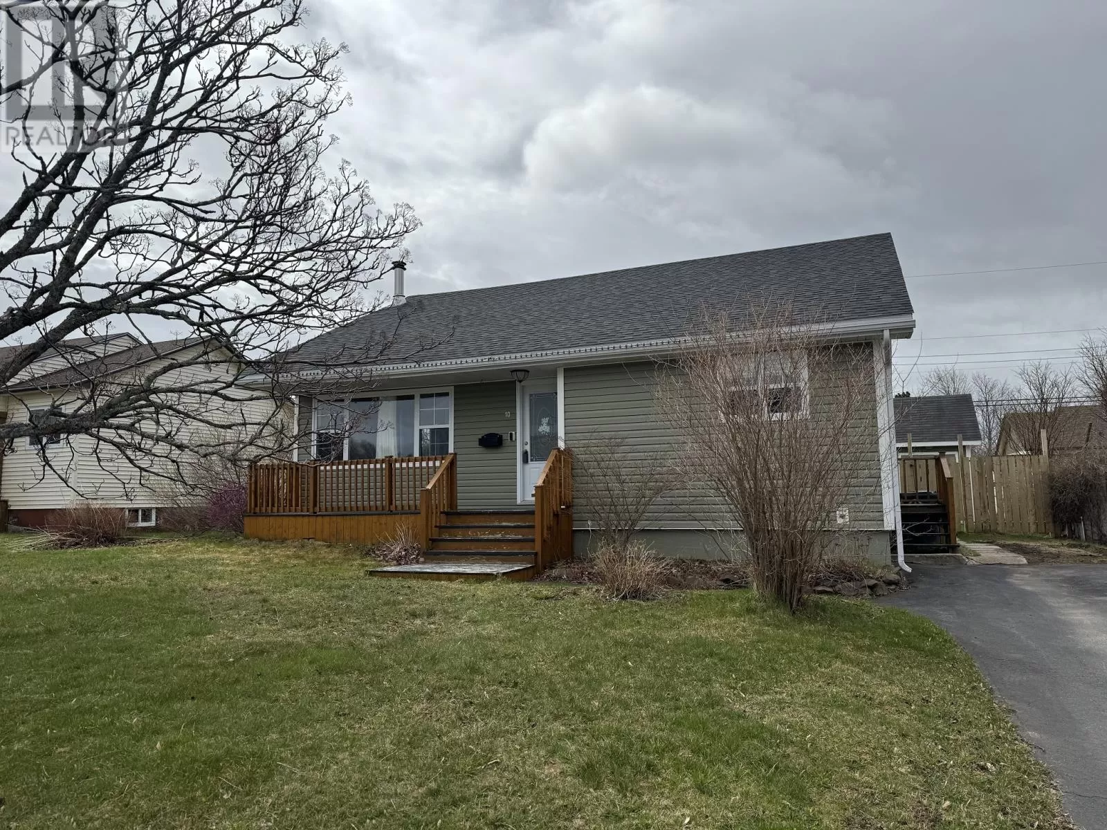 House for rent: 10 Maple Avenue, Grand Falls Windsor, Newfoundland & Labrador A2A 1T8