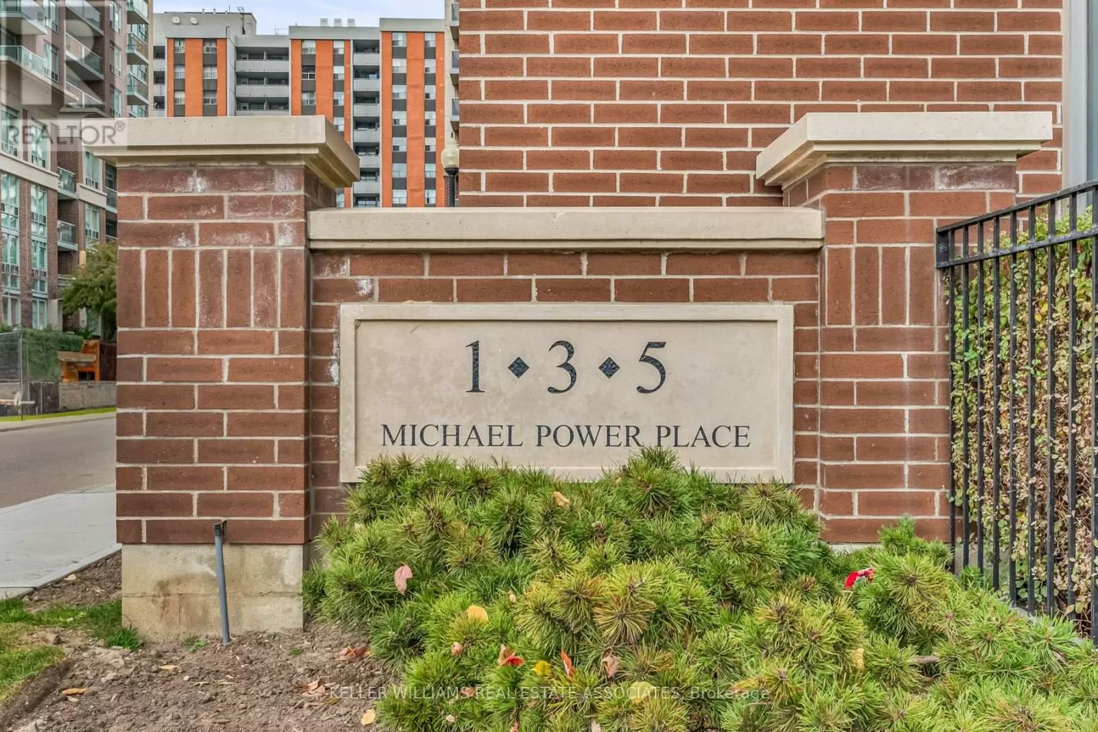 Apartment for rent: 1004 - 3 Michael Power Place, Toronto, Ontario M9A 0A2