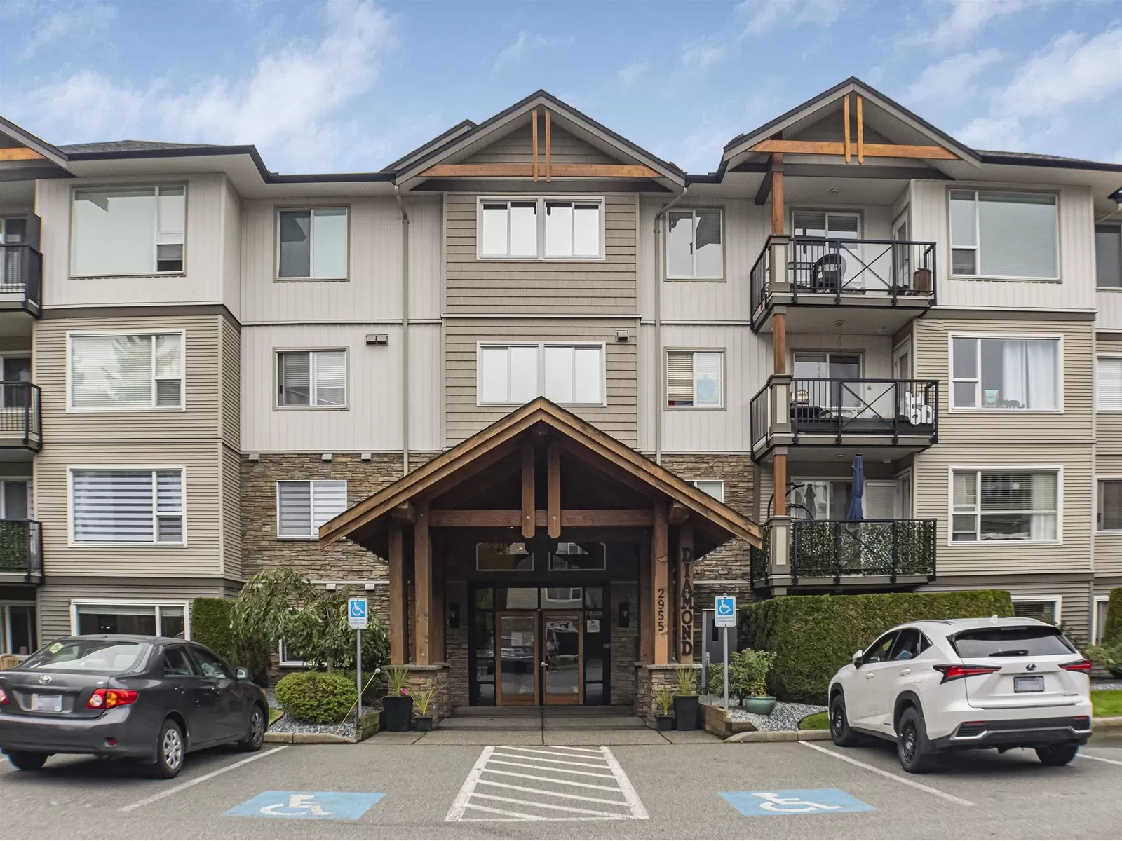 Apartment for rent: 101 2955 Diamond Crescent, Abbotsford, British Columbia V2T 2L5