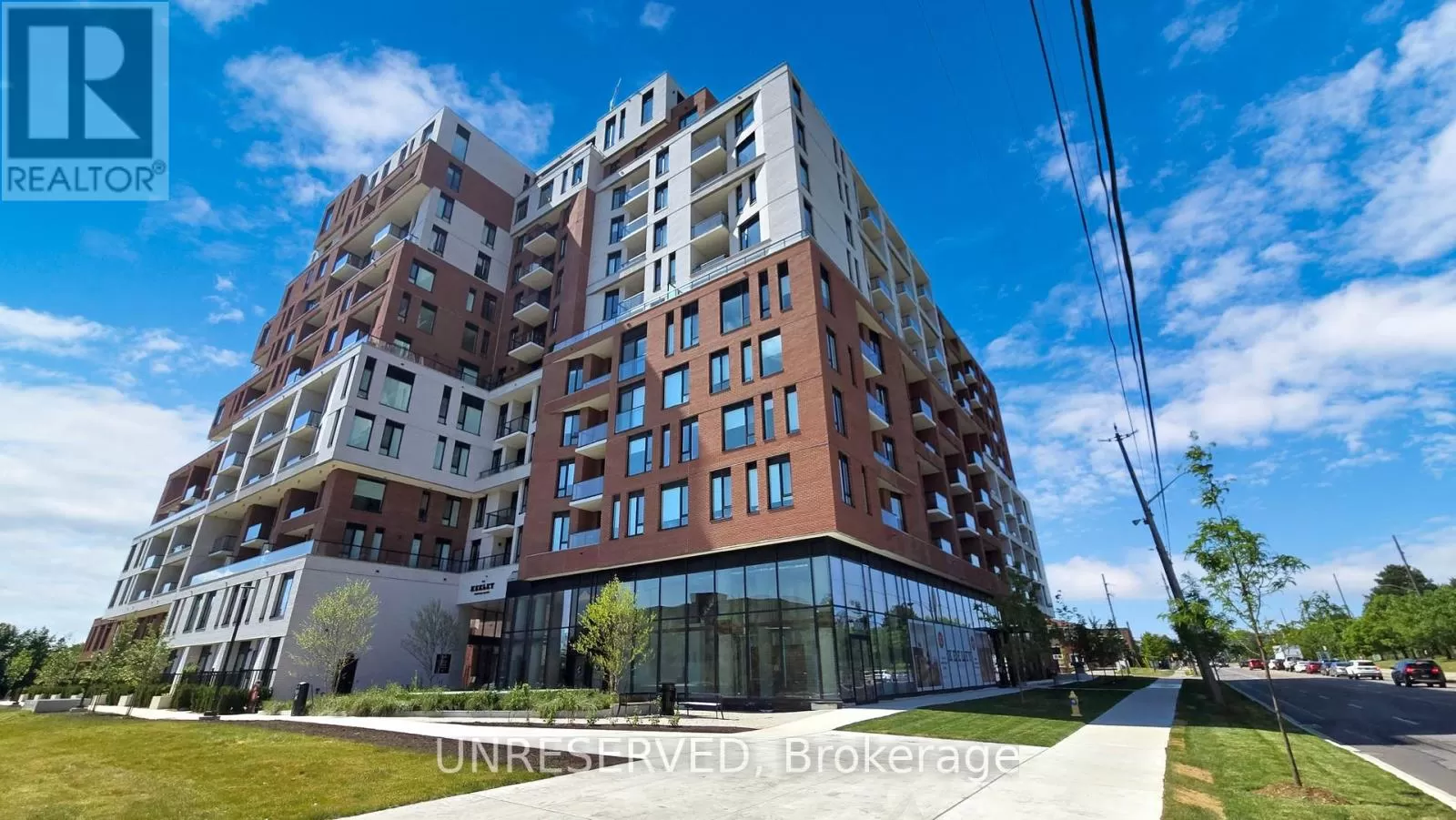 Apartment for rent: 1018 - 3100 Keele Street, Toronto (Downsview-Roding-CFB), Ontario M3M 2H4