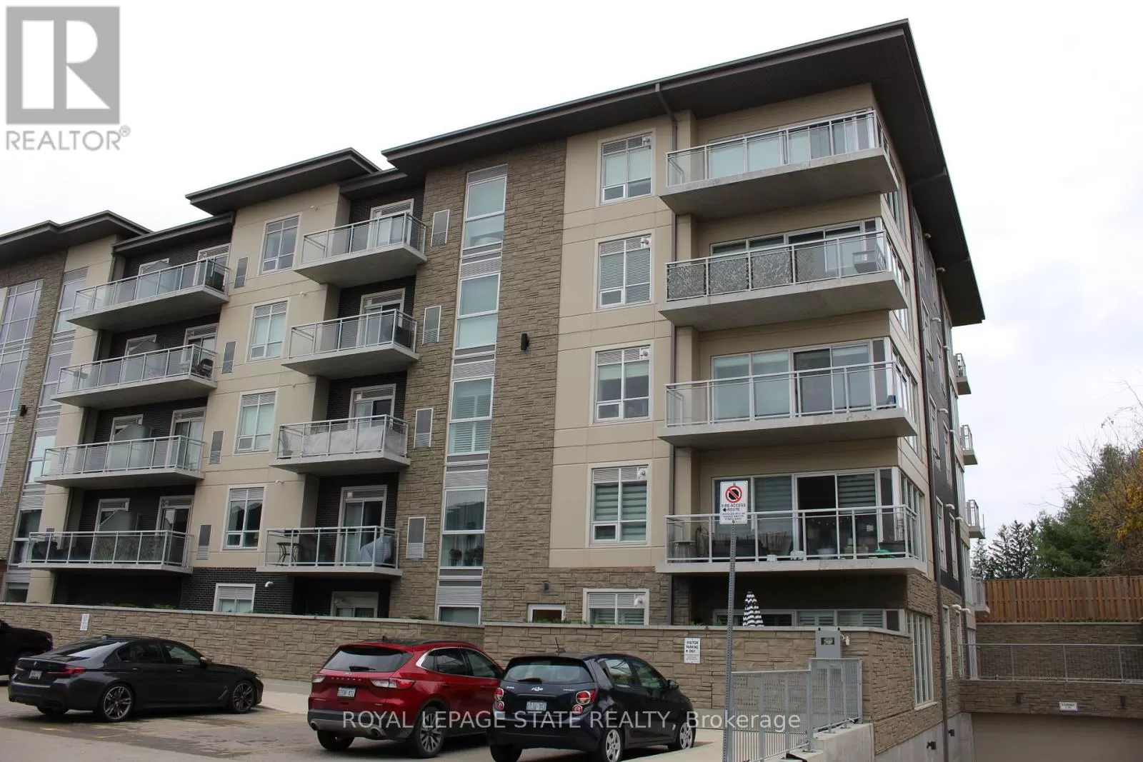 Apartment for rent: 102 - 16 Markle Crecent Crescent, Hamilton, Ontario L9G 0H4