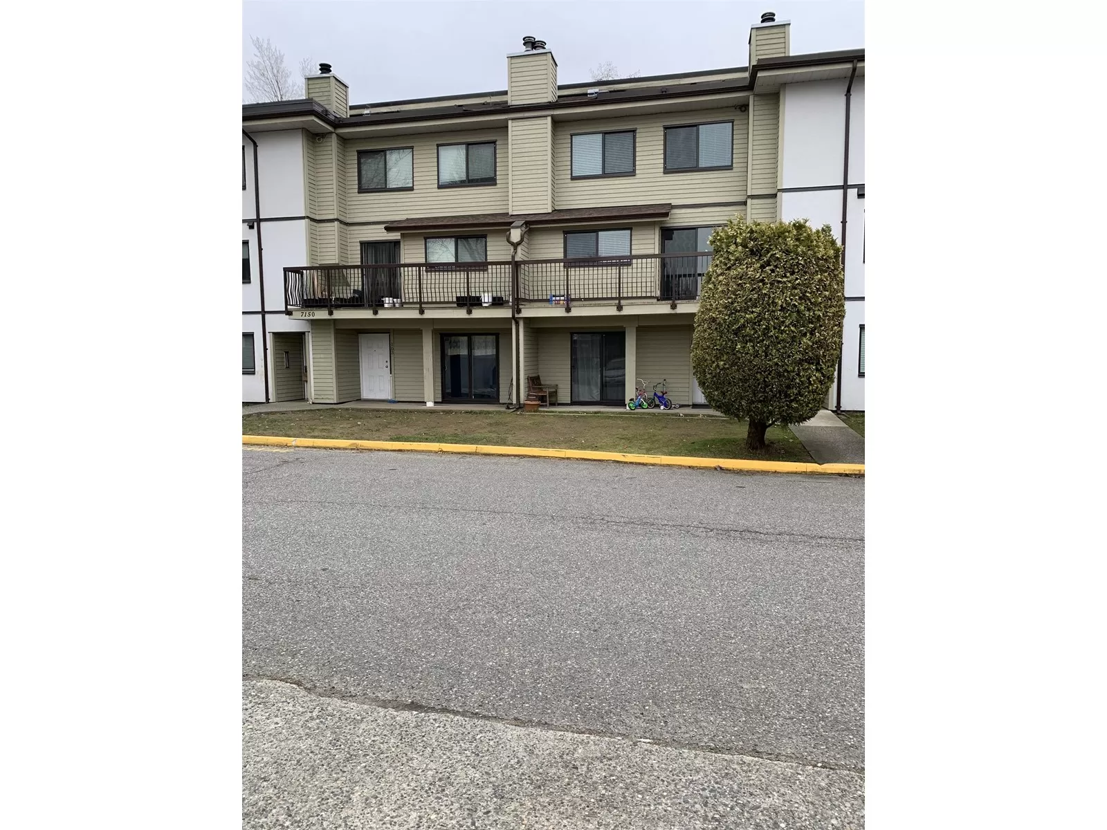 Row / Townhouse for rent: 102 7150 133 Street, Surrey, British Columbia V3W 7Z7