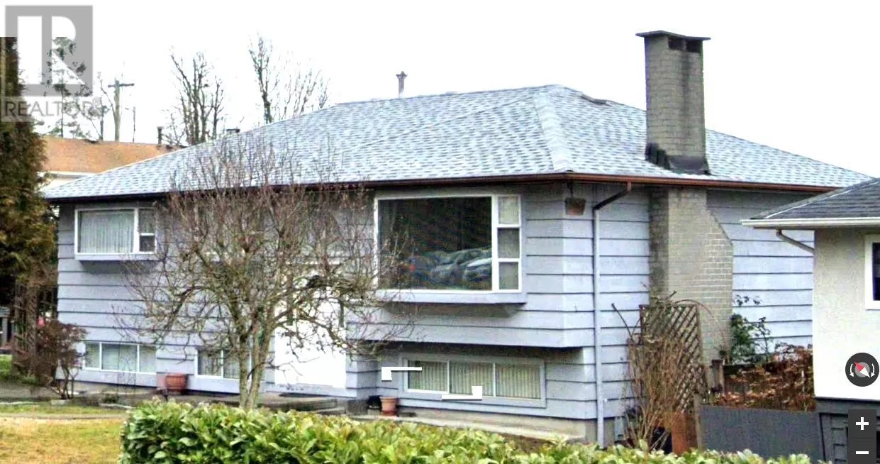 House for rent: 1060 Stratford Avenue, Burnaby, British Columbia V5B 3X8