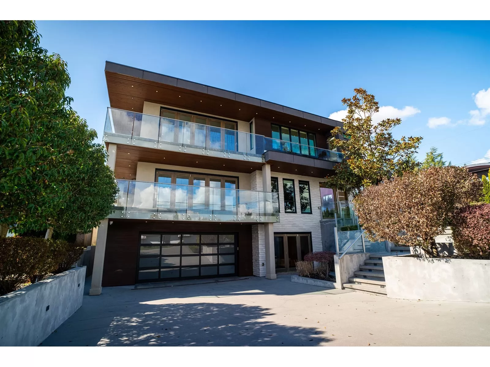 House for rent: 1089 Ewson Street, White Rock, British Columbia V4B 4V3