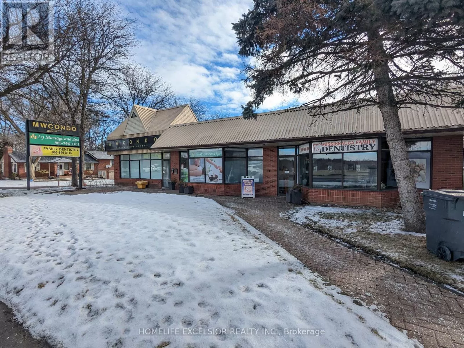 Retail for rent: 1/1a - 1528 Dundas Street W, Mississauga, Ontario L5C 1E4