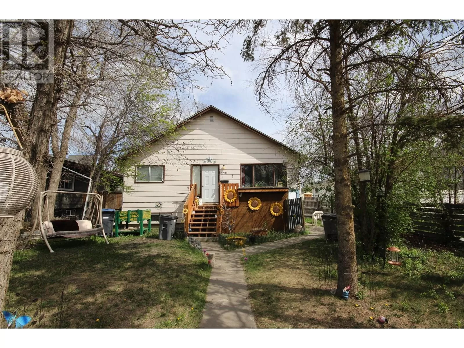 House for rent: 1204 105 Avenue, Dawson Creek, British Columbia V1G 2L7