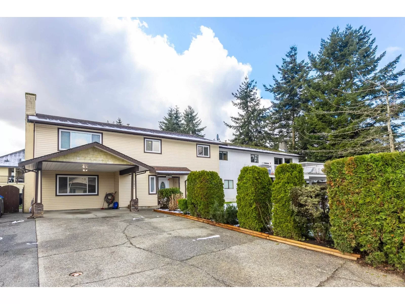 Duplex for rent: 12076 84a Avenue, Surrey, British Columbia V3W 8L7
