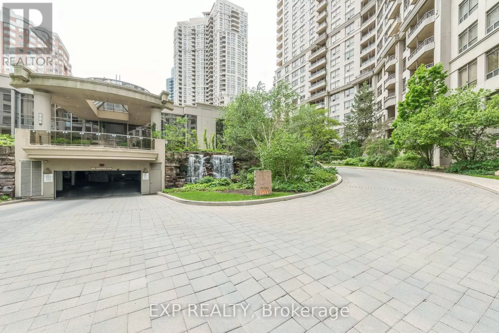 Apartment for rent: 121 - 3888 Duke Of York Boulevard, Mississauga, Ontario L5B 4P5