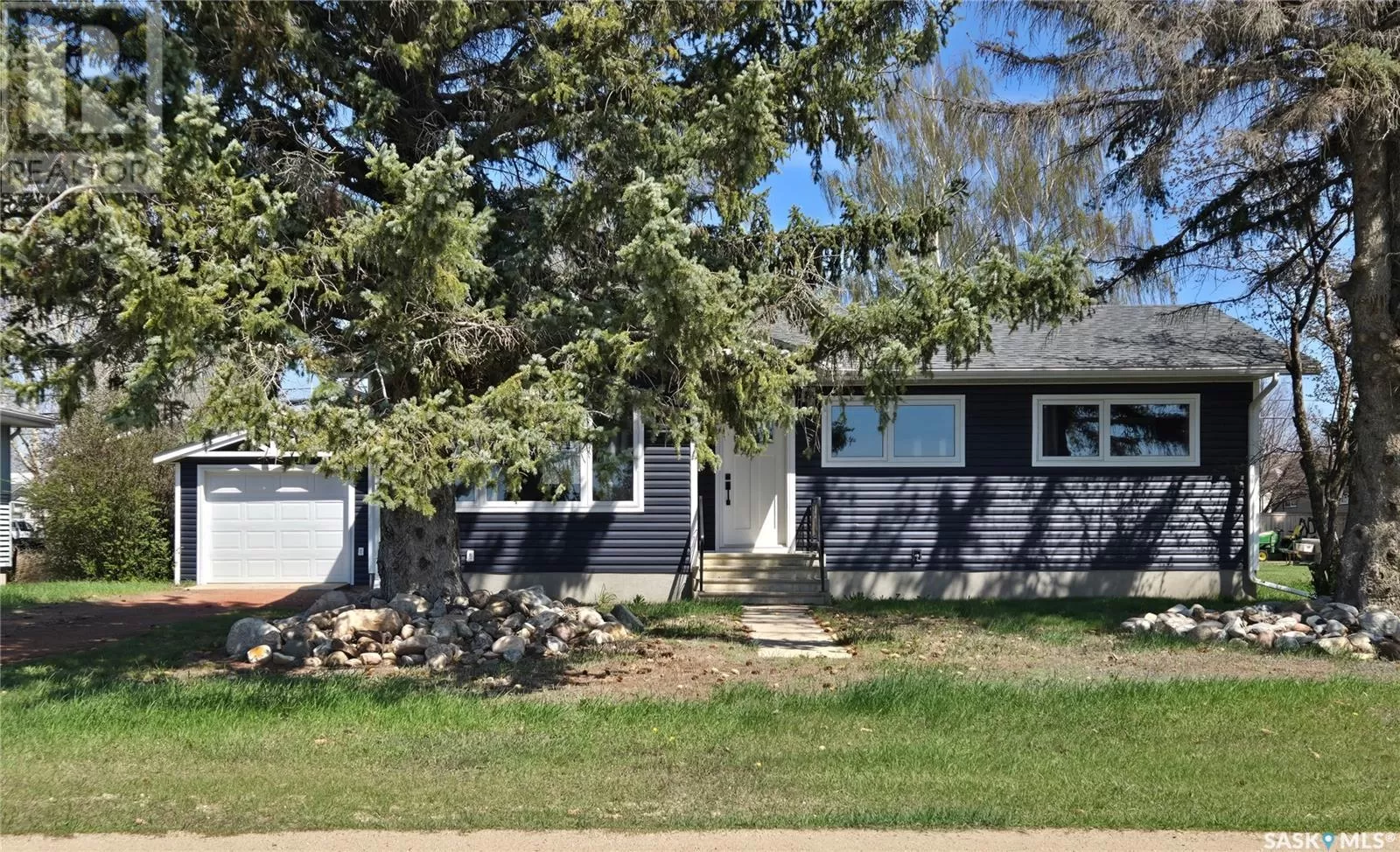 House for rent: 1240 Railway Avenue, Elbow, Saskatchewan S0H 1J0