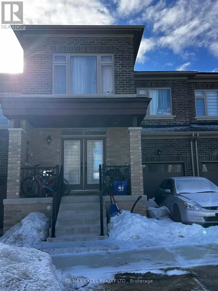 Row / Townhouse for rent: 1265 Aquarius Trail, Pickering, Ontario L1X 0L9