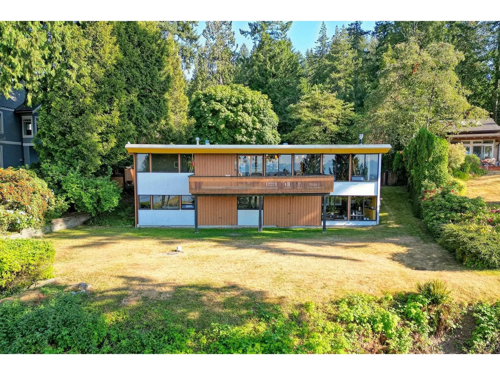 House for rent: 13047 Crescent Road, Surrey, British Columbia V4P 1J6