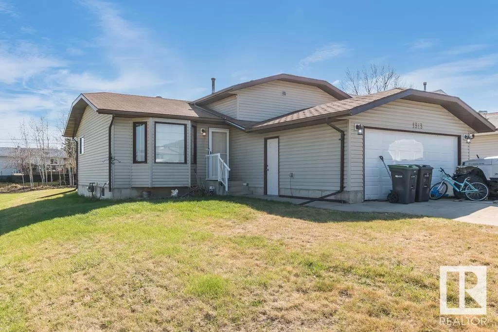 House for rent: 1313 6a Av, Cold Lake, Alberta T9M 1B4