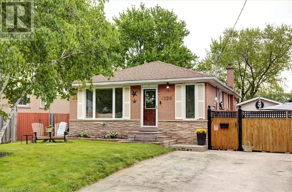 House for rent: 1320 Bunnell Drive, Burlington, Ontario L7P 2E1