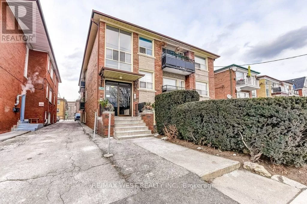 Other for rent: 136 Portland Street, Toronto, Ontario M8Y 1B2