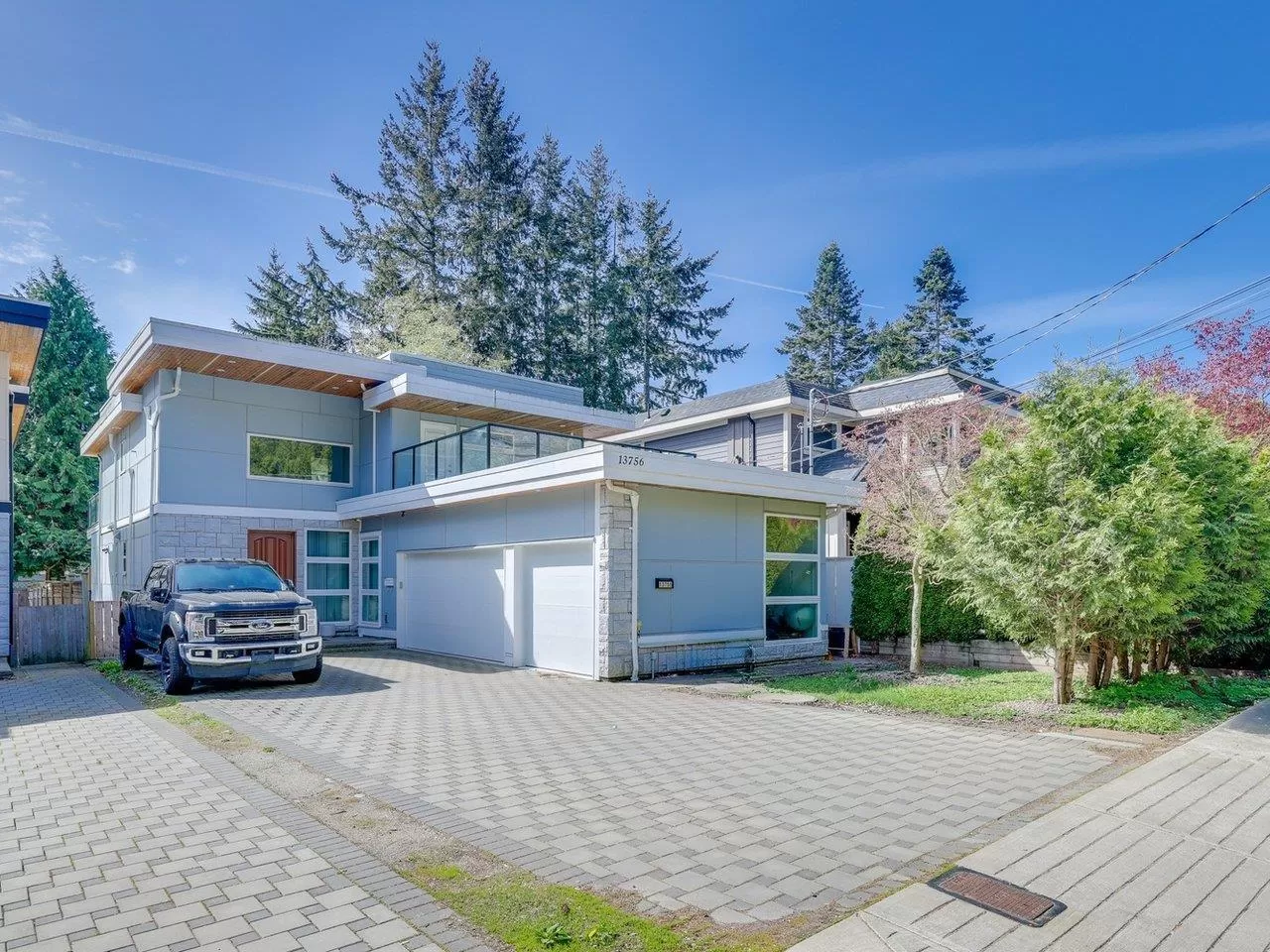 House for rent: 13756 North Bluff Road, White Rock, British Columbia V4B 3B9