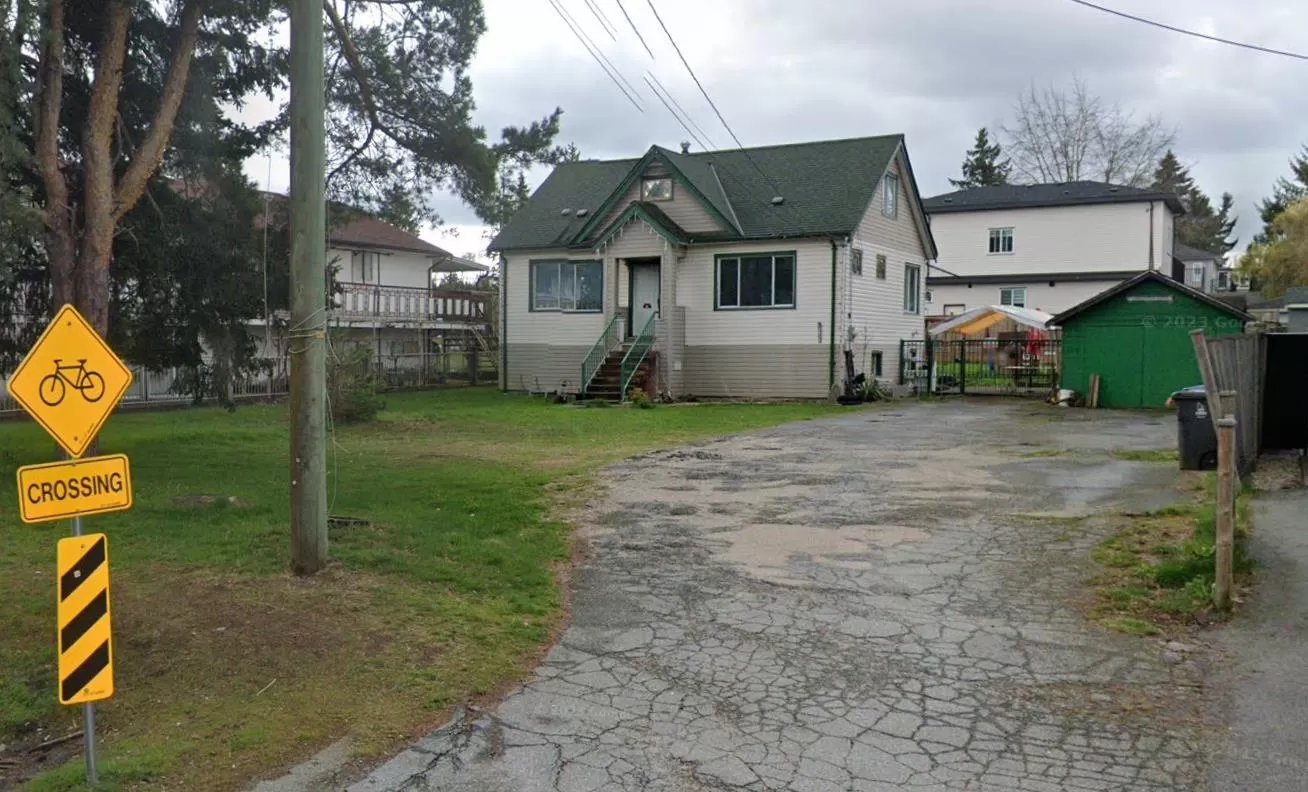 House for rent: 13850 Grosvenor Road, Surrey, British Columbia V3R 5E8