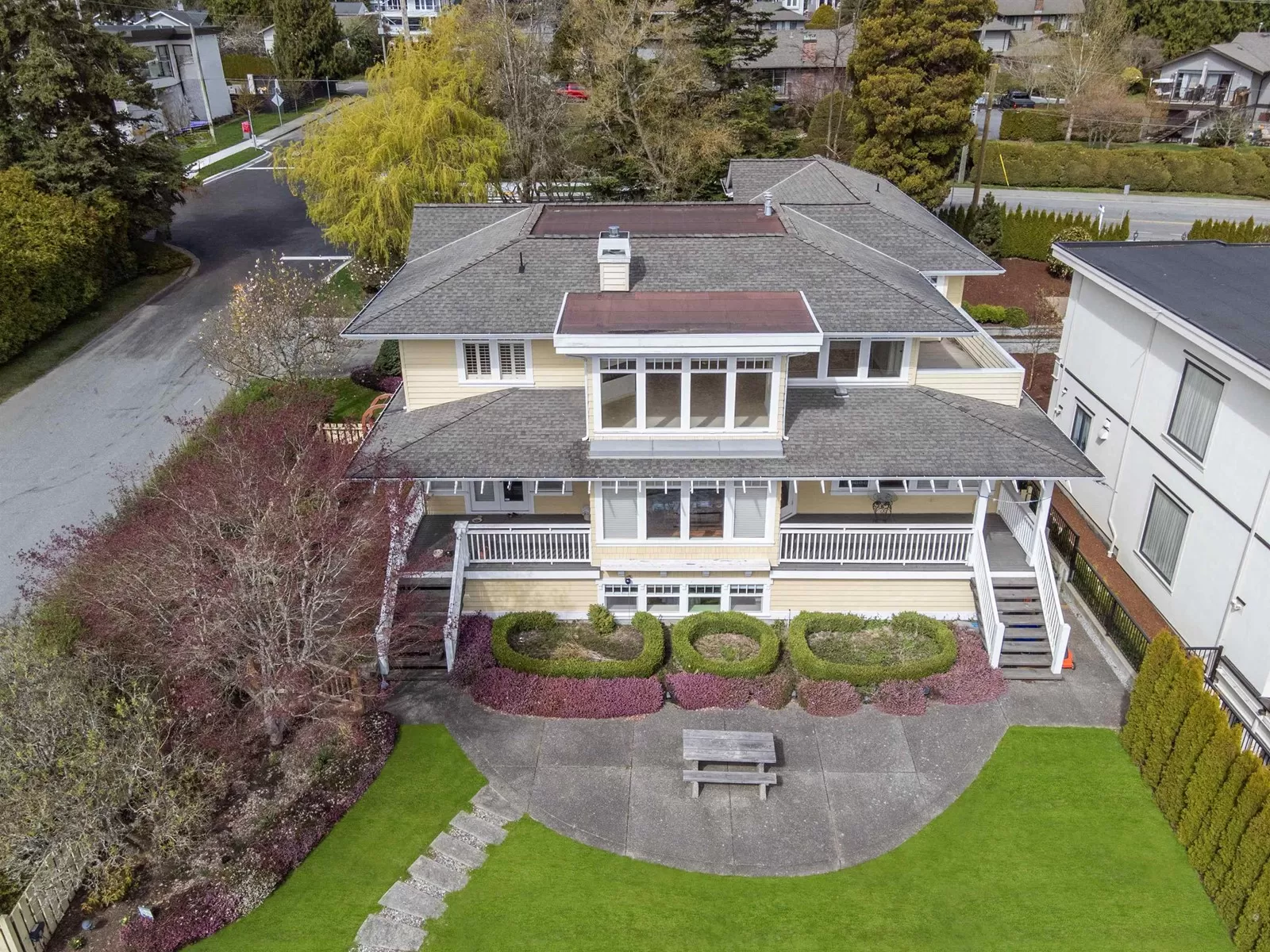 House for rent: 14008 Marine Drive, White Rock, British Columbia V4B 1A7