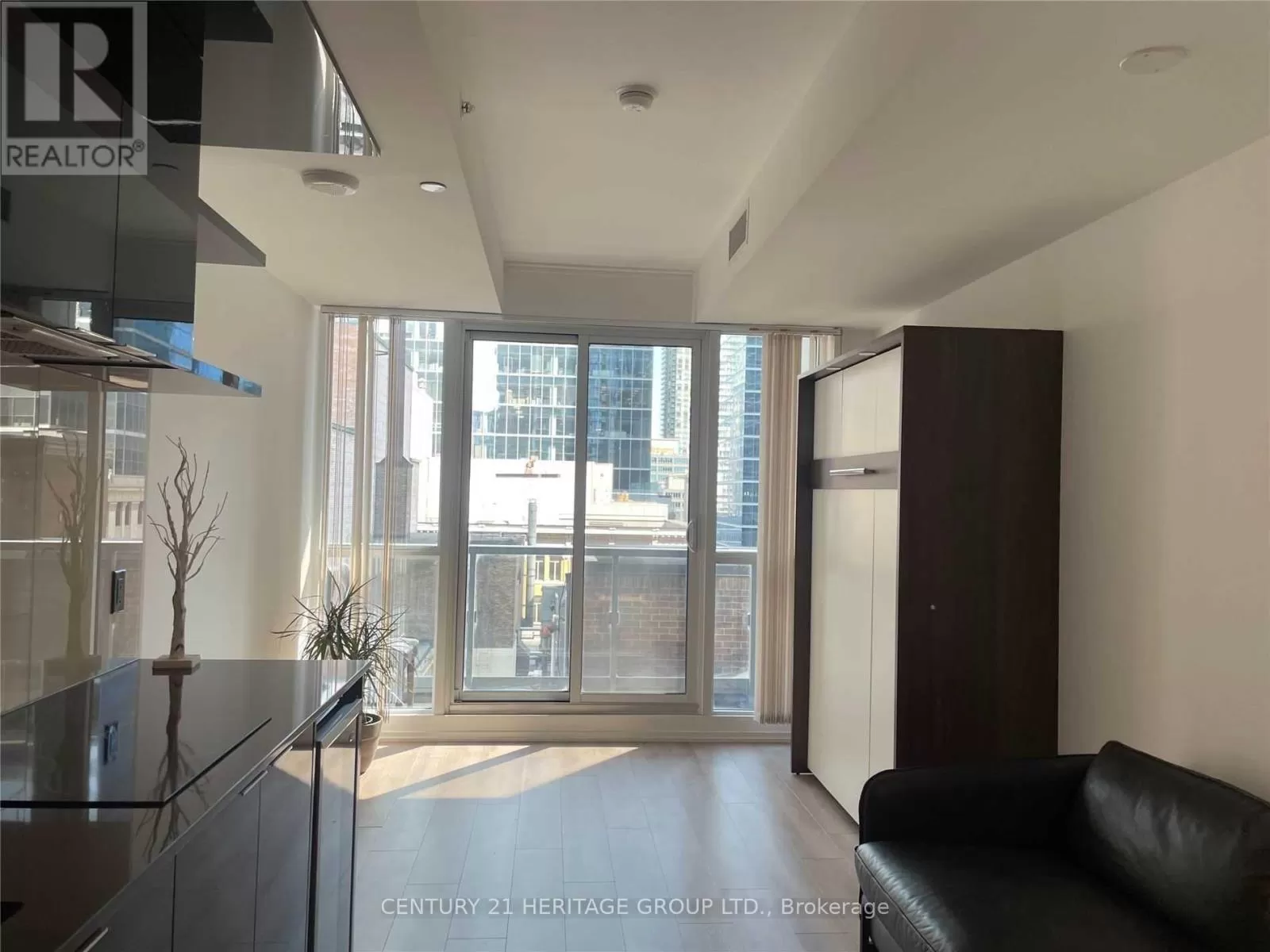 Apartment for rent: 1405 - 70 Temperance Street, Toronto, Ontario M5H 0B1
