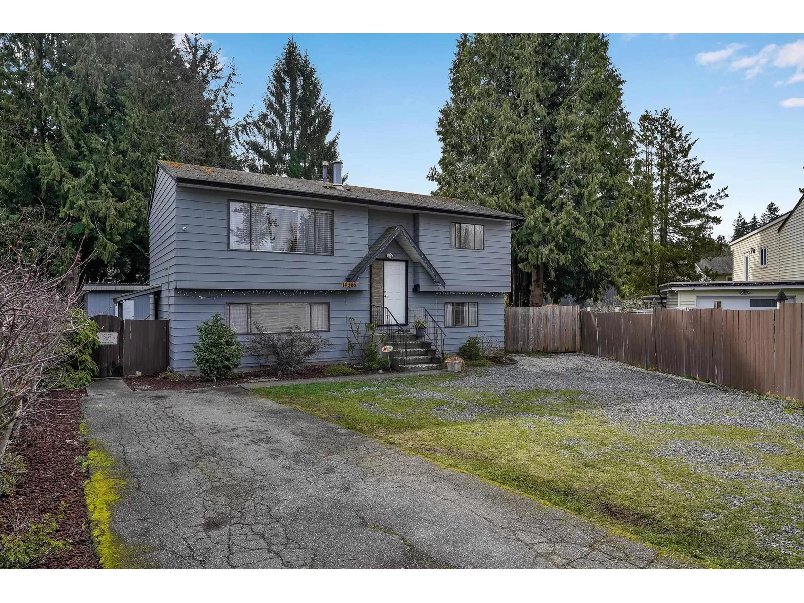 House for rent: 14366 101 Avenue, Surrey, British Columbia V3T 5C8