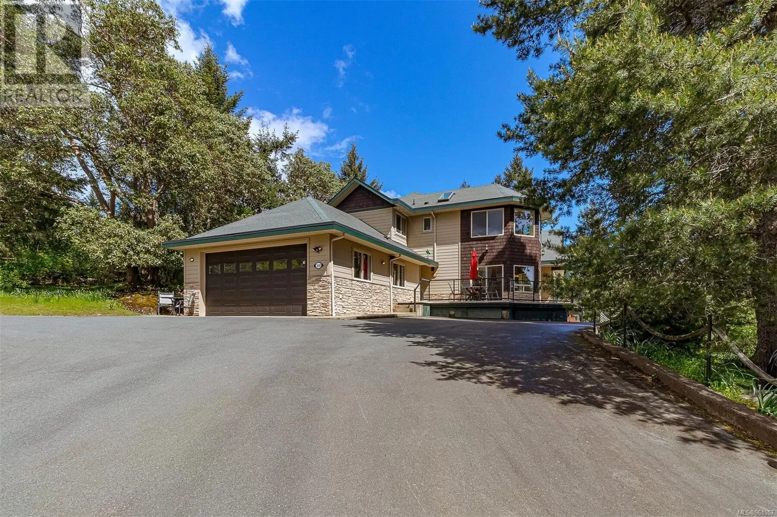 House for rent: 1450 White Pine Terr, Highlands, British Columbia V9B 6J3