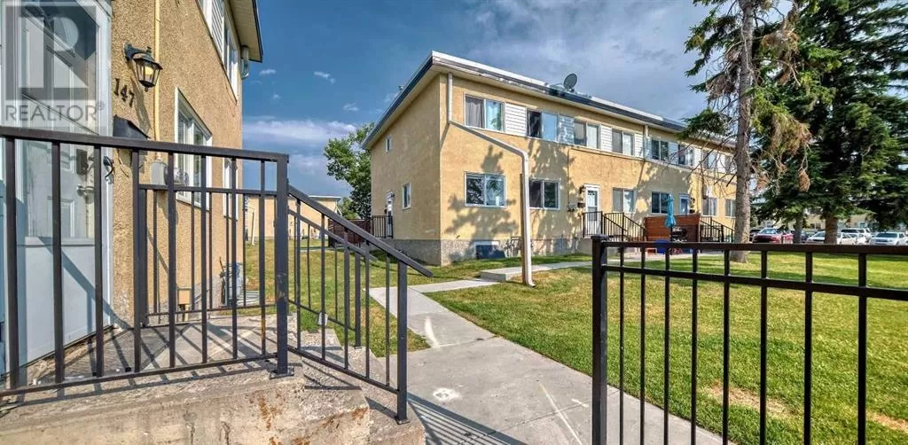 Row / Townhouse for rent: 147, 2211 19 Street Ne, Calgary, Alberta T2E 4Y5