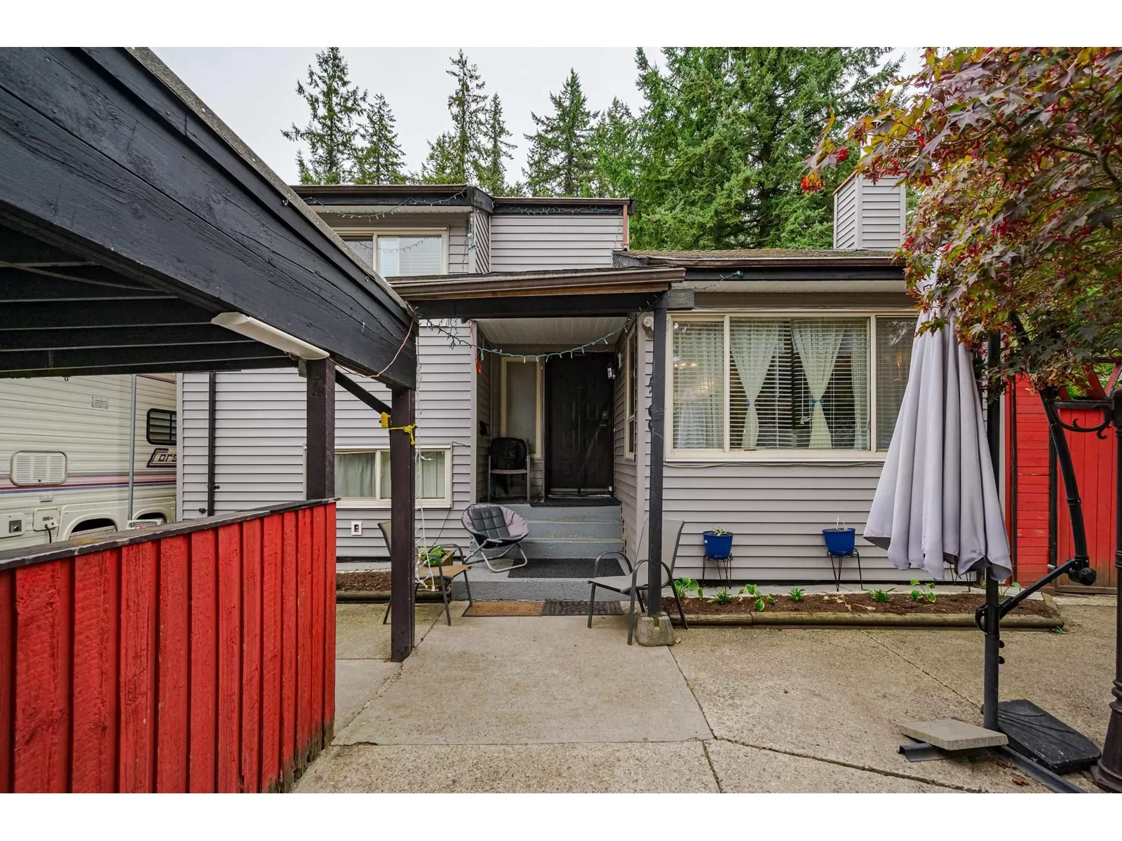 House for rent: 14766 101a Avenue, Surrey, British Columbia V3R 7E7