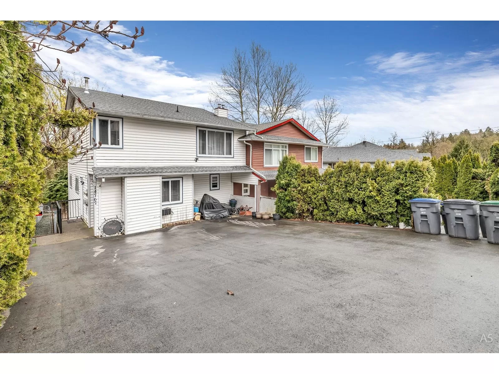 Duplex for rent: 14767 St. Andrews Drive, Surrey, British Columbia V3R 5V5