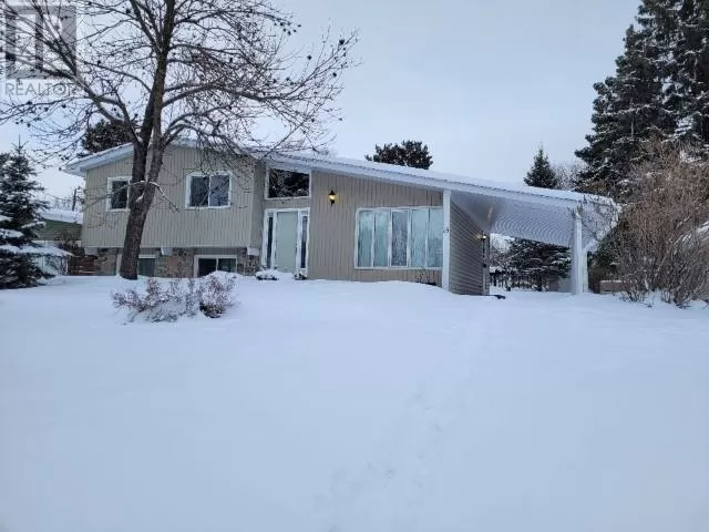 15 Park Cres, Dryden, Ontario P8N 1T7