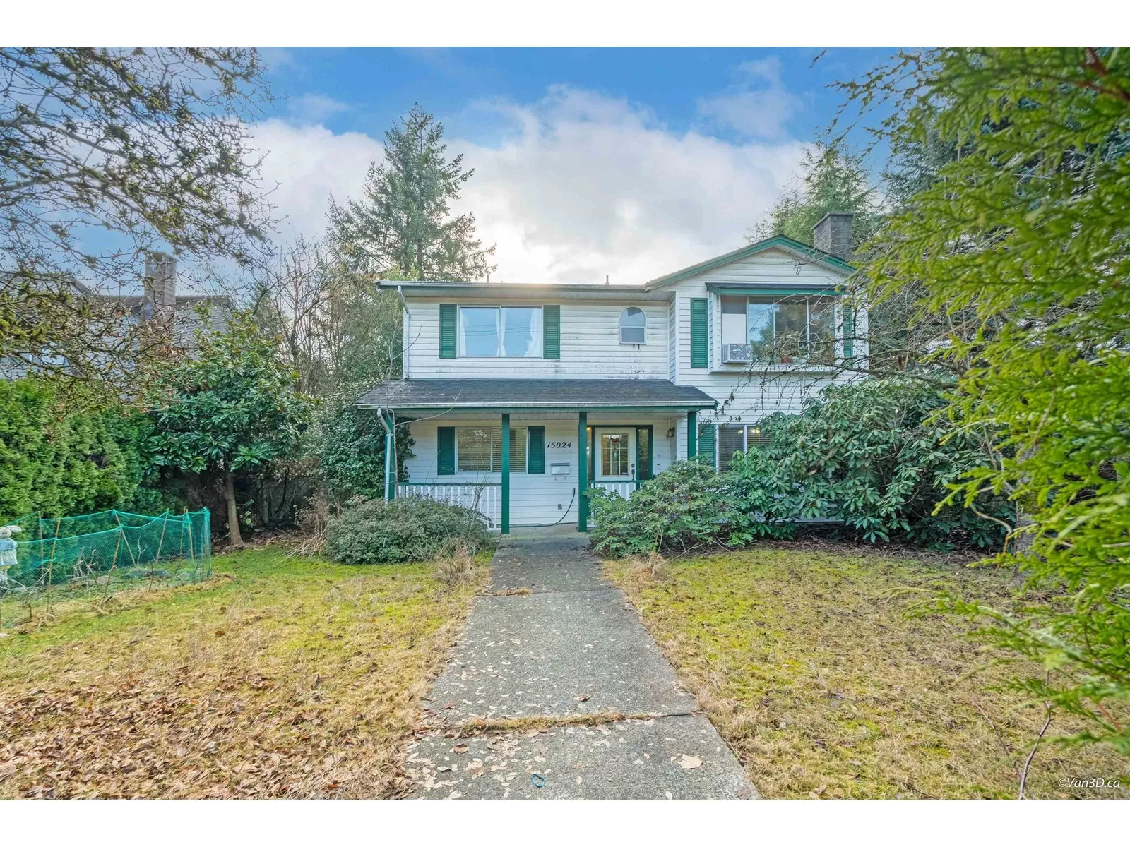 House for rent: 15024 96 Avenue, Surrey, British Columbia V3R 1E9