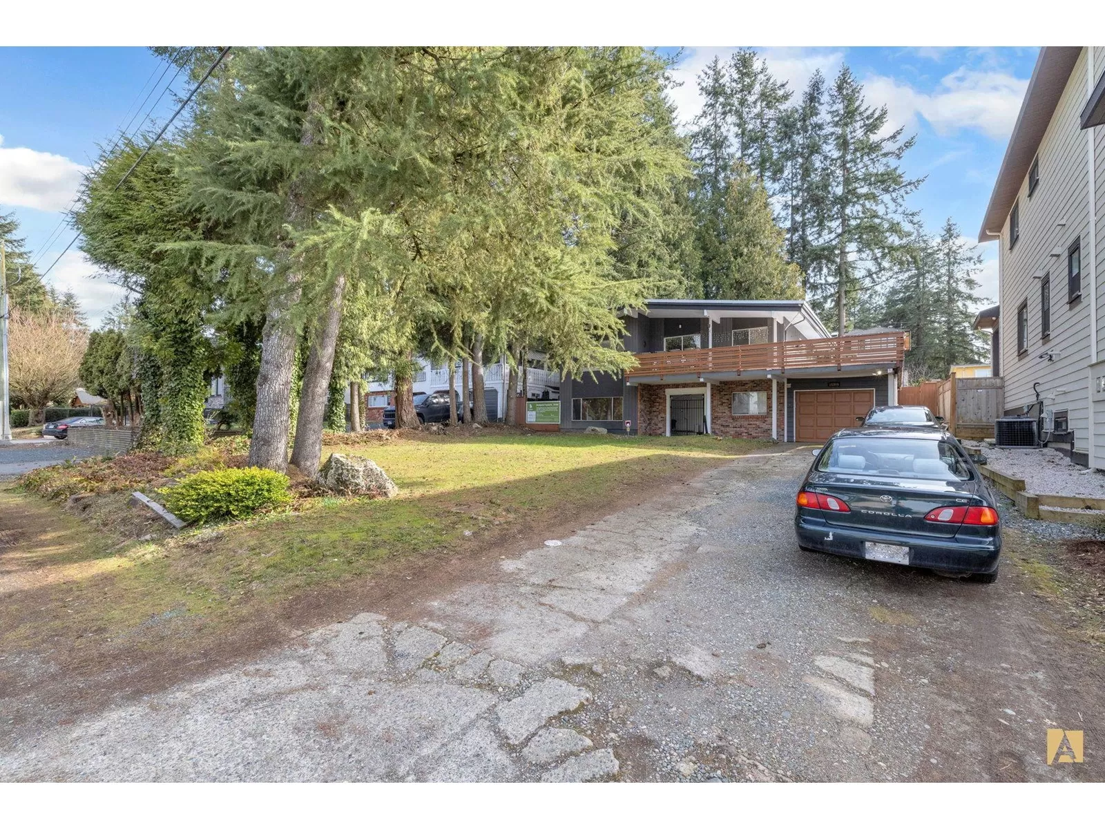 House for rent: 15390 28 Avenue, Surrey, British Columbia V4P 1G2