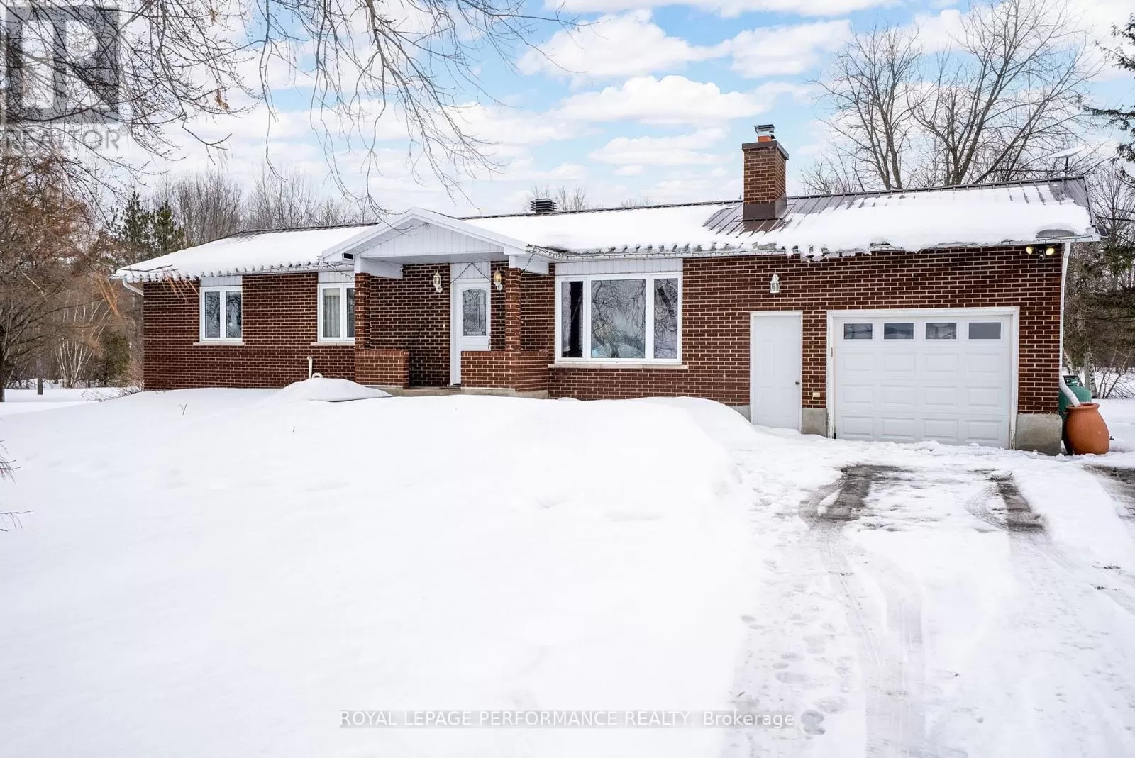 House for rent: 15652 Dixon Road, South Stormont, Ontario K0C 1R0