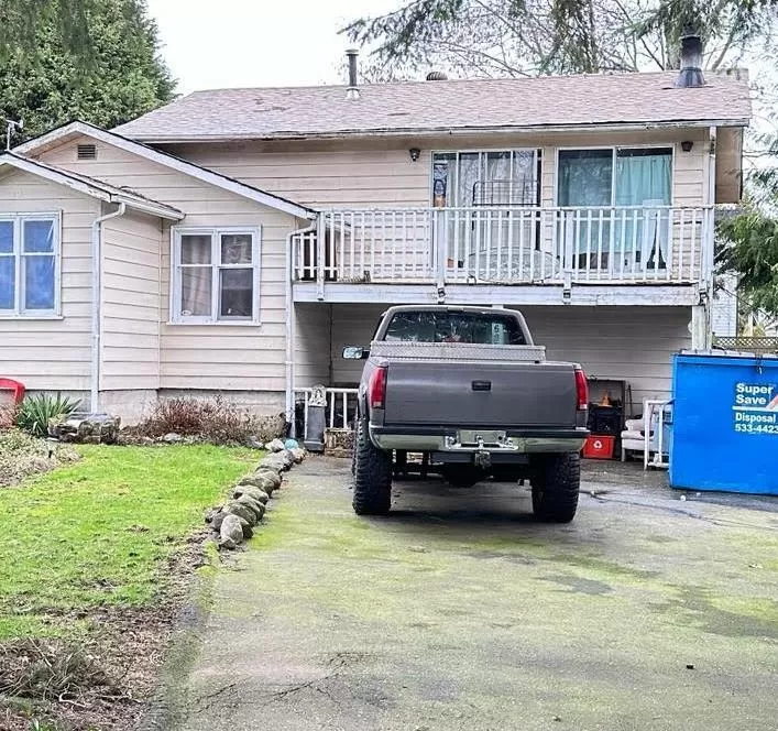 House for rent: 15695 Thrift Avenue, White Rock, British Columbia V4B 2M3
