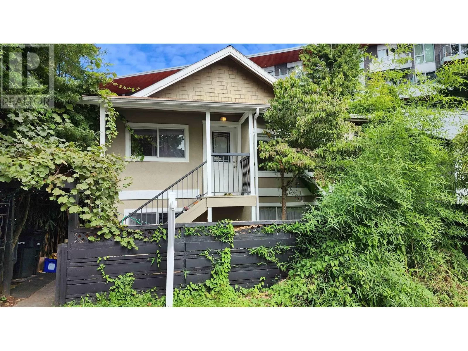 House for rent: 1577 E 26th Avenue, Vancouver, British Columbia V5N 2W1