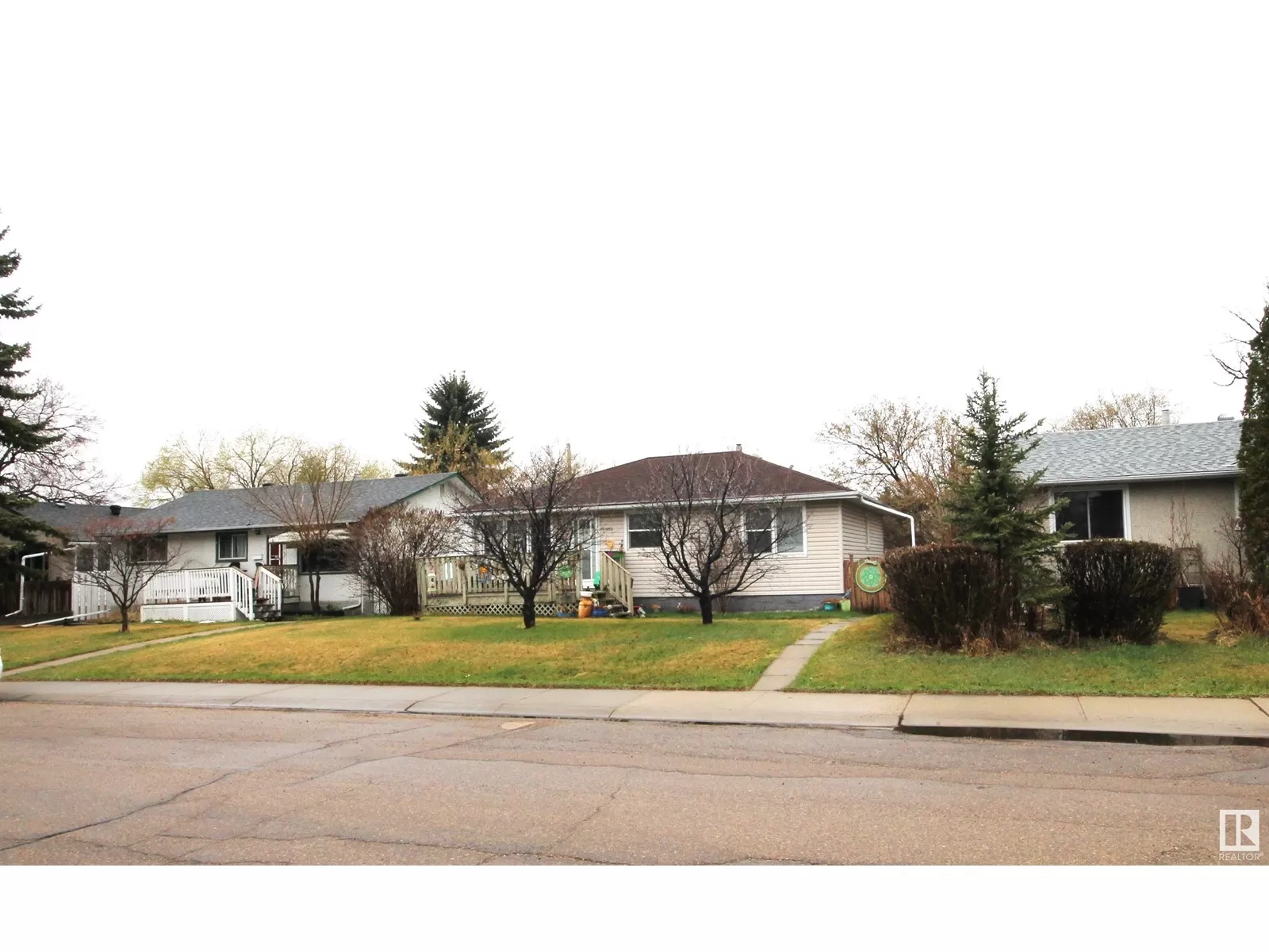House for rent: 15956 105 Av Nw, Edmonton, Alberta T5P 0T9