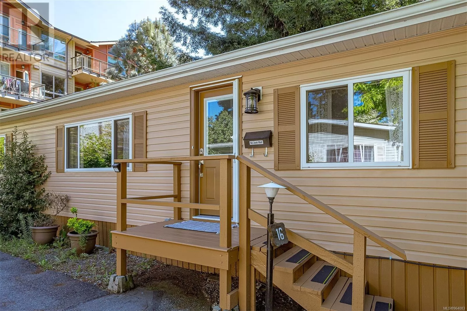 Manufactured Home for rent: 16 848 Hockley Ave, Langford, British Columbia V9B 2V6
