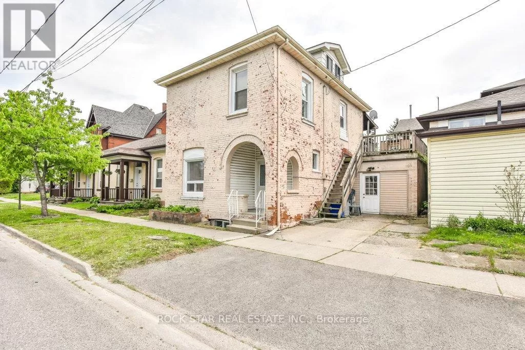 Multi-Family for rent: 165 Nelson Street, Brantford, Ontario N3S 4B7