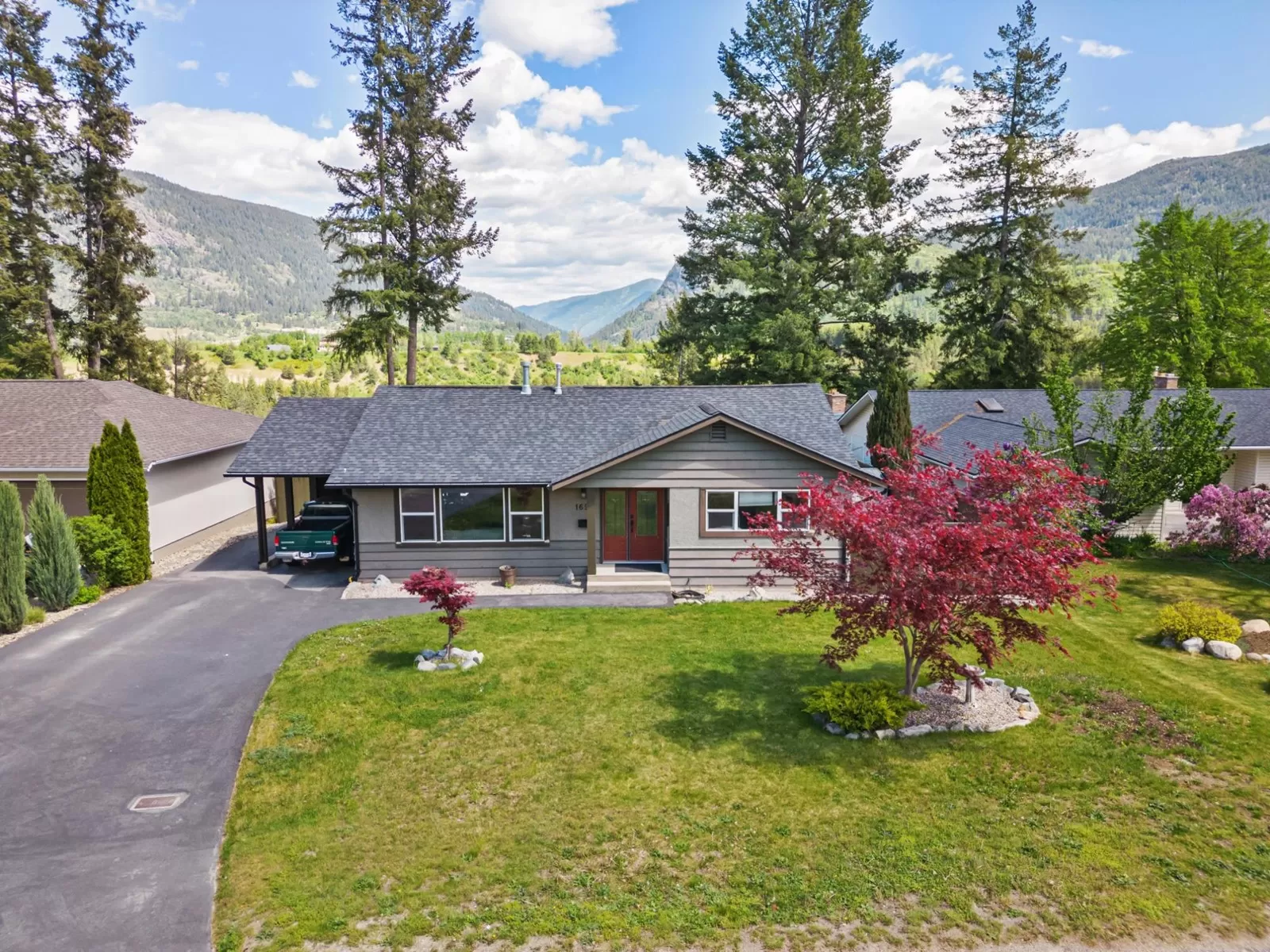 House for rent: 1695 Ridgewood Drive, Castlegar, British Columbia V1N 2L5