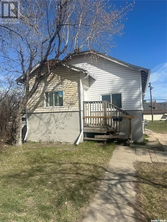 House for rent: 1822 22nd Street W, Saskatoon, Saskatchewan S7L 2Z6