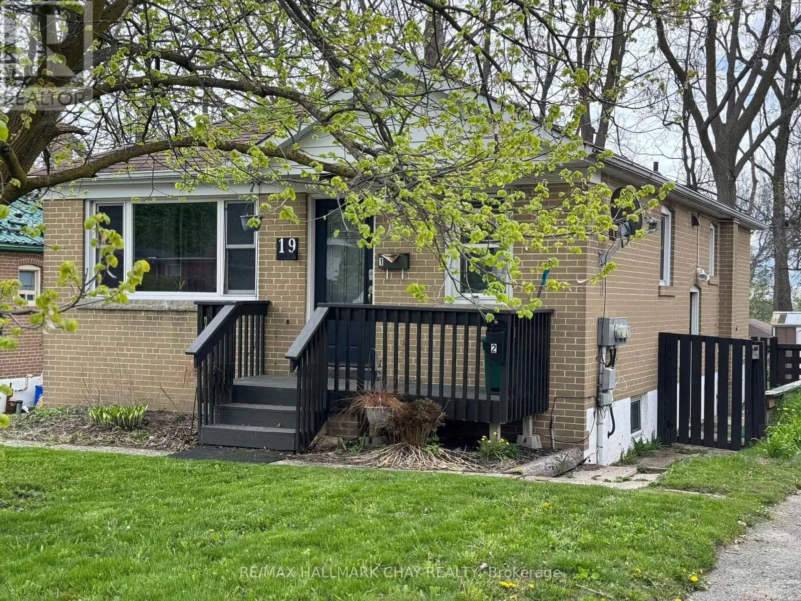 Duplex for rent: 19 Agnes Street, Barrie, Ontario L4M 2S3