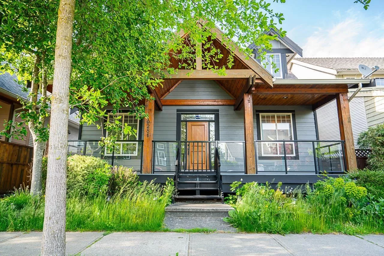 House for rent: 19281 69 Avenue, Surrey, British Columbia V4N 0B7