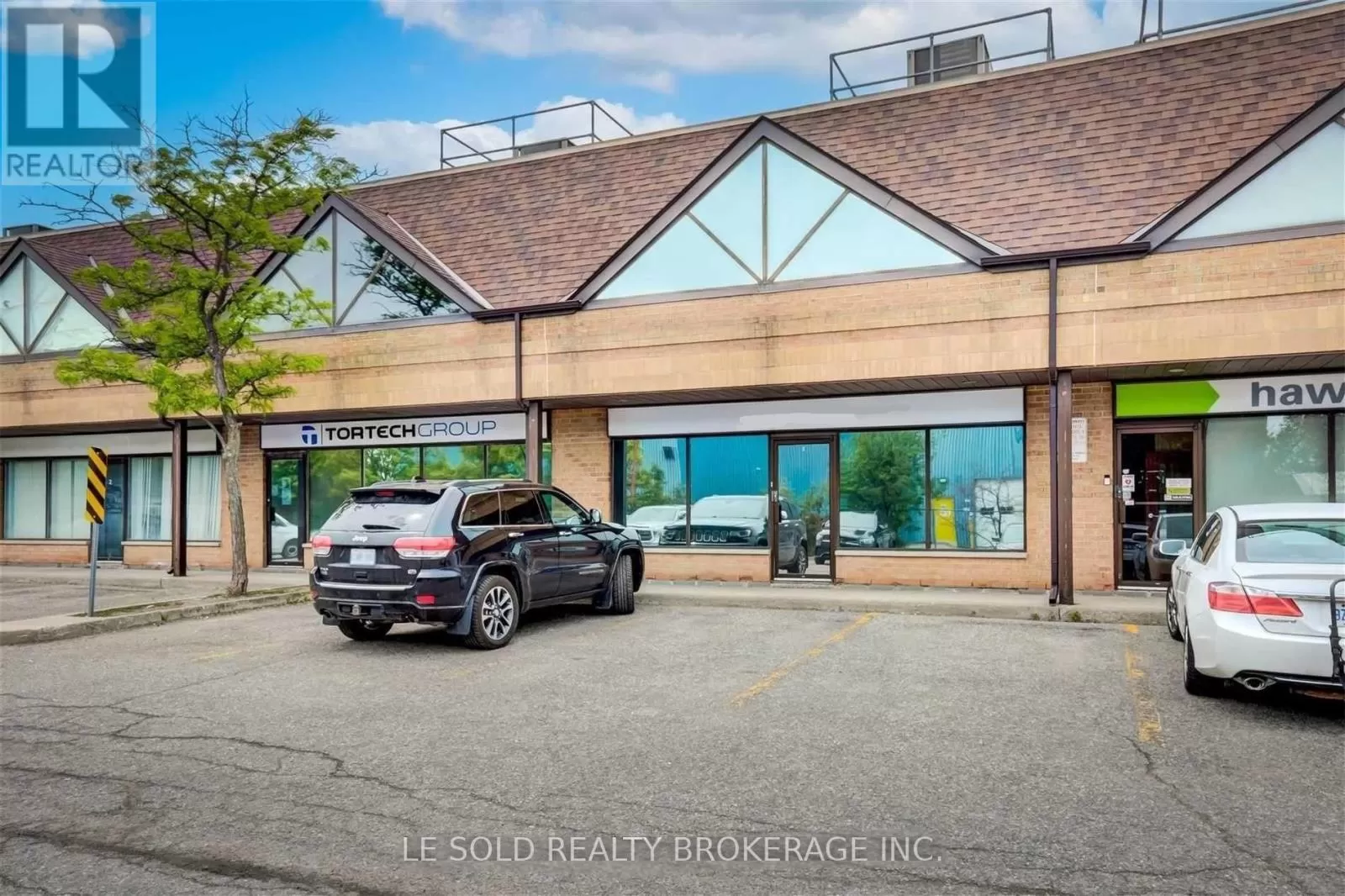 Offices for rent: 1st Floor - 117 Ringwood Drive, Whitchurch-Stouffville, Ontario L4A 8C1