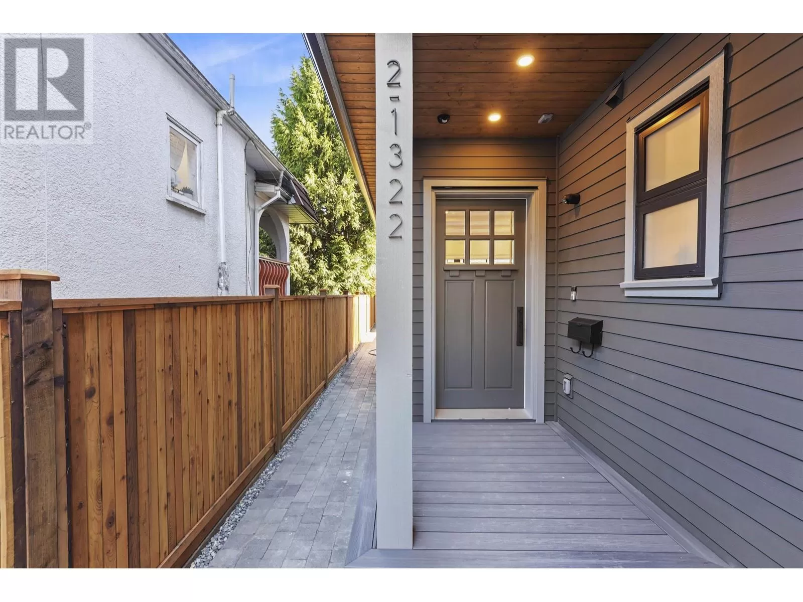 Duplex for rent: 2 1322 E 13th Avenue, Vancouver, British Columbia V5N 2B6