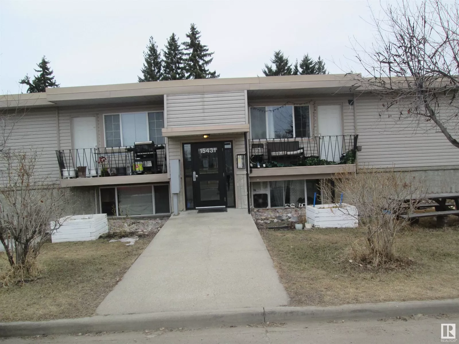 Apartment for rent: #2 15431 93 Av Nw, Edmonton, Alberta T5R 5H4