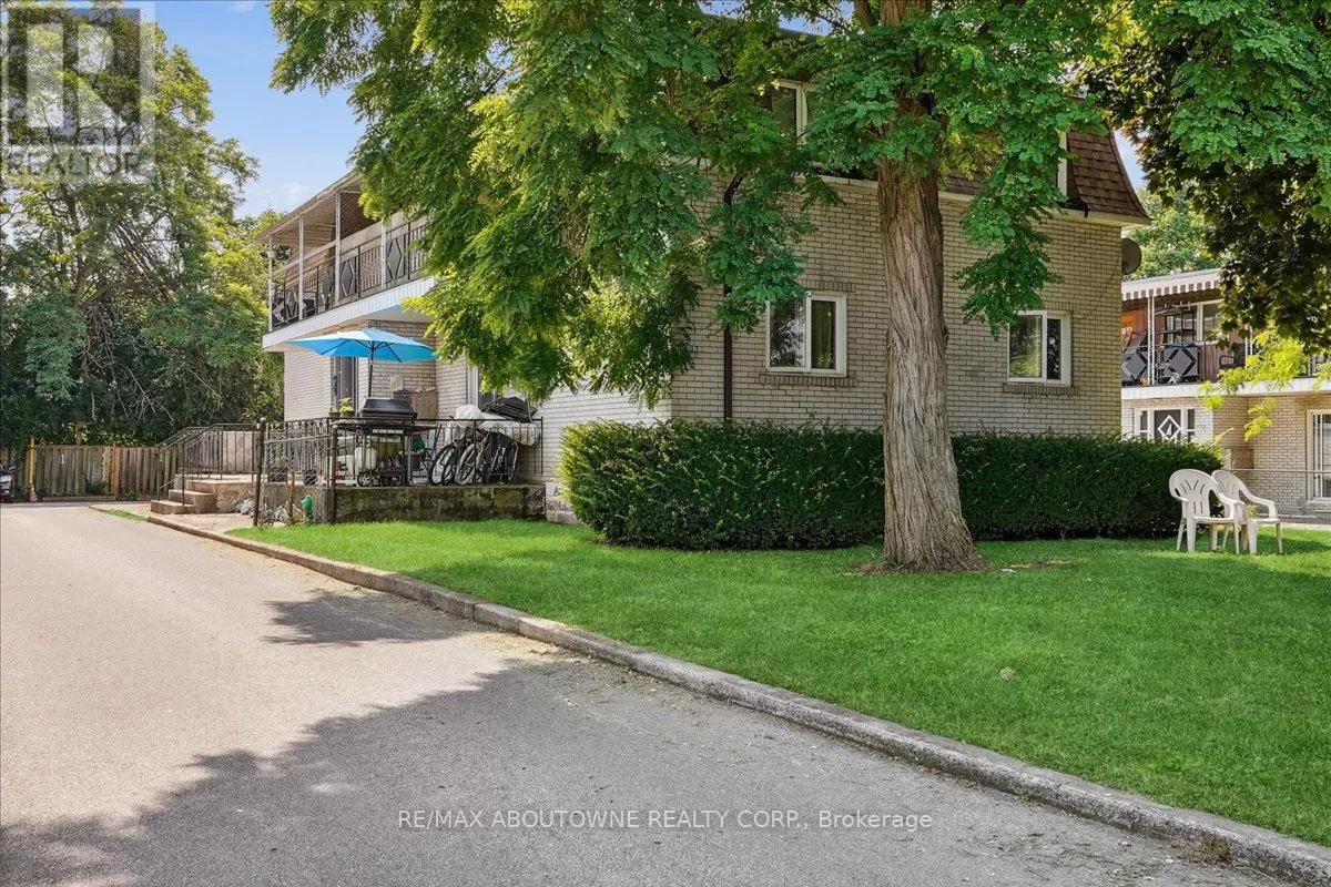 Other for rent: 2 - 2316 Hixon Street, Oakville, Ontario L6L 1T7