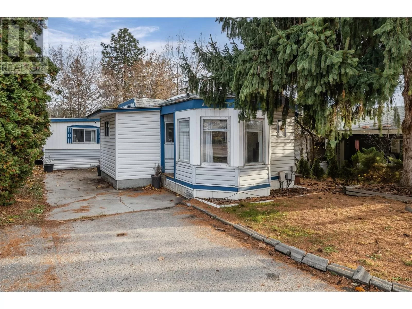Manufactured Home for rent: 2001 Highway 97s Highway Unit# 238, West Kelowna, British Columbia V1Z 3E3