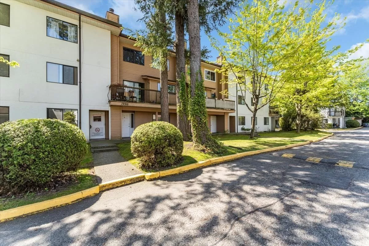 Apartment for rent: 201 13316 71b Avenue, Surrey, British Columbia V3W 7Z4