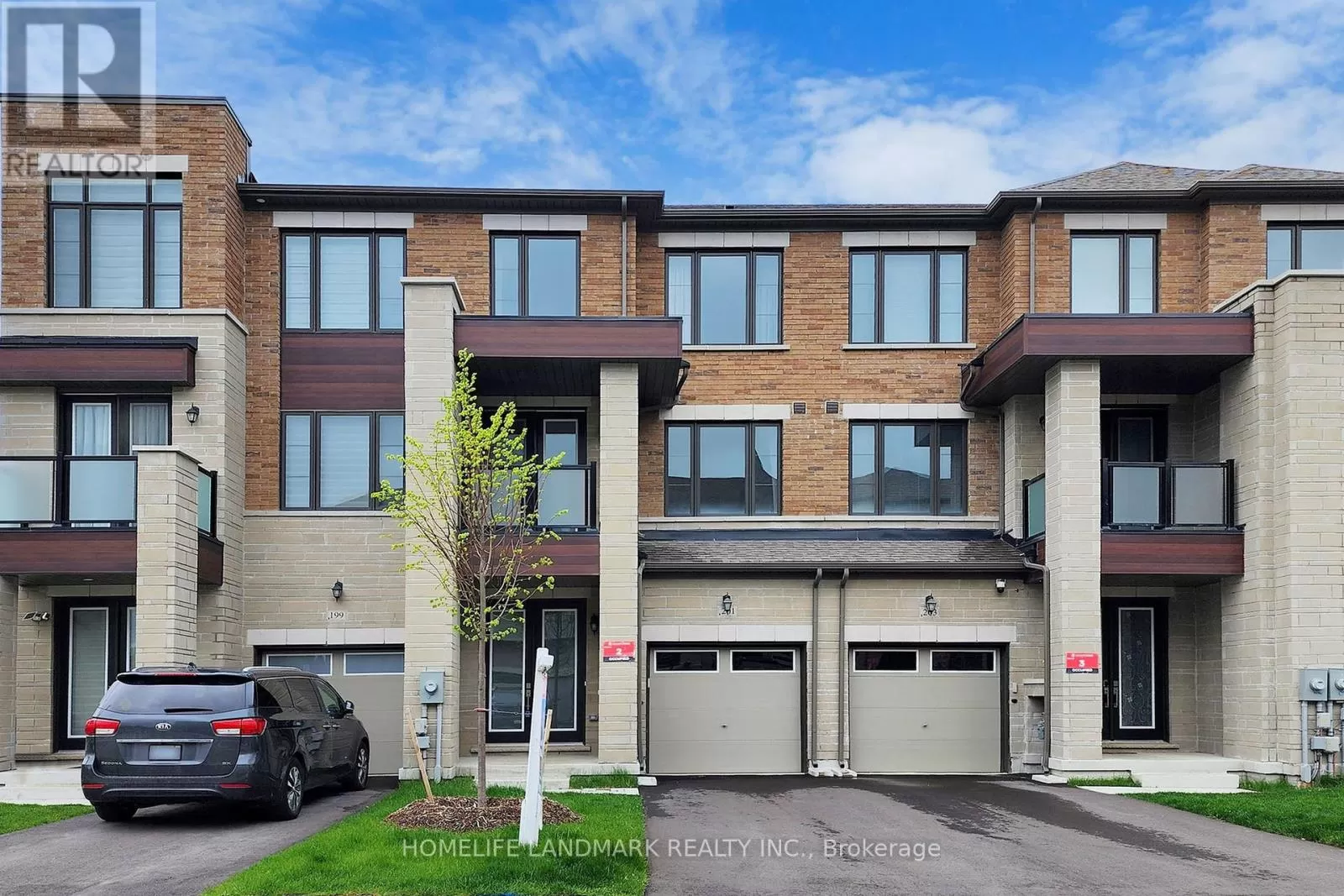 Row / Townhouse for rent: 201 Vermont Avenue, Newmarket, Ontario L3X 2Y9
